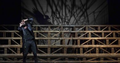 Teatro Menotti, dal 1 all’11 febbraio: “Uccelli” di Aristofane con la regia di Emilio Russo